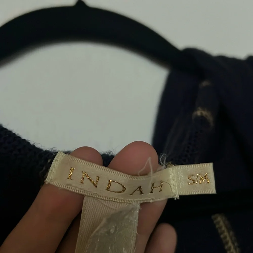 Indah Sweater - Picture 3 of 8